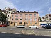 Haus Frontansicht - St. Leonhard von oben! Helle 4-Zimmer-Wohnung mit ca. 98,9 qm & kleinem Westbalkon im obersten Stock! Zentrale dennoch ruhige Lage