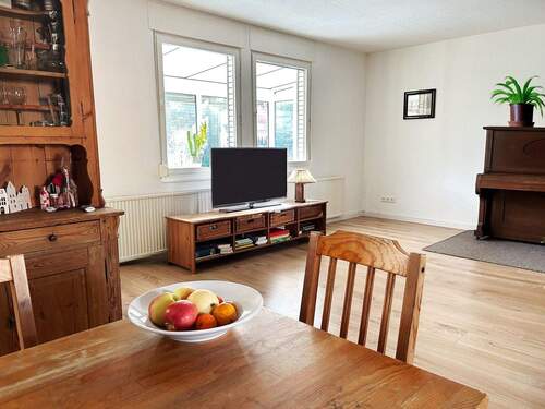 Wohnzimmer - Unterkellerter Bungalow mit Wintergarten