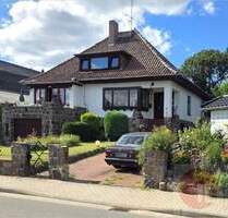 Zum Wachküssen: Attraktives Grundstück mit Zweifamilienhaus und Garage in gepflegter Wohnlage - Reinfeld (Holstein)