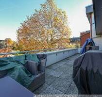 Teilsanierte 3-Zimmer-Wohnung mit großer Dachterrasse im Penthouse-Stil - Hamburg Schnelsen