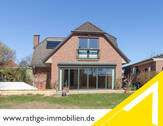 Titelbild - Krüzen: Helles und großzügiges Einfamilienhaus mit Doppelgarage in Feldrandlage!