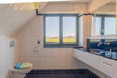 Badezimmer im Dachgeschoss - 