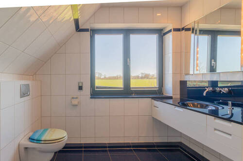 Badezimmer im Dachgeschoss - 
