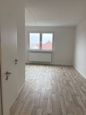 Wohnzimmer - 3-Raum Wohnung mit Balkon und EBK