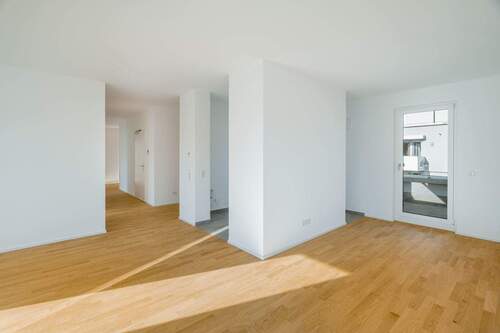 03_Blick vom Wohnloft in Richtung Küche und Flur_W - 4 Zimmer Etagenwohnung in Augsburg