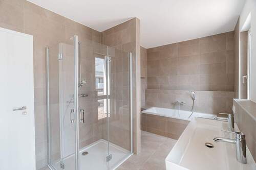 05_großes Tageslichtbad_Whg28_ZGS.jpg - 