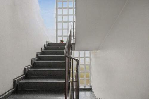 Treppenhaus - 3 Zimmer Etagenwohnung in Berlin