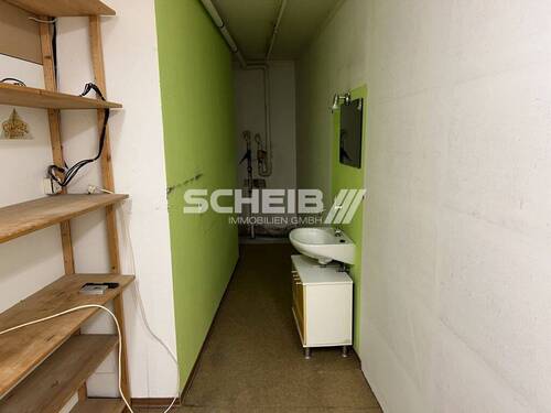 Lager und WC im Untergeschoss - 