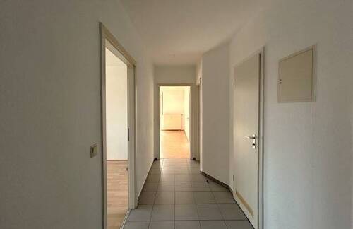 Blick in den Flur - Etagenwohnung mit 73,00 m&sup2; in Nidderau / Heldenbergen zum Kaufen