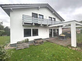 Seitenansicht mit großer Terrasse - 
