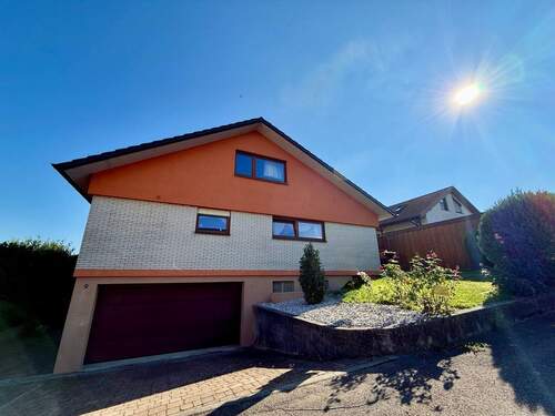 Außenansicht - Geräumiges Haus in ruhiger Feldrandlage - Ihr neues Zuhause im Grünen!