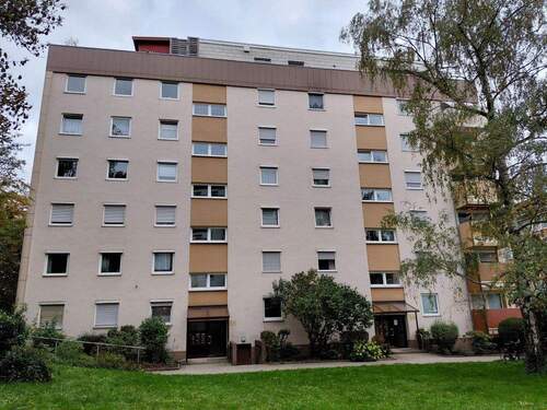 Haus Ansicht Zugang.jpg - Top renov. 4 Zi. Whg 89 m², 5.OG zentr. Lage, Nbg-Nord, Ebk auf Wunsch, Balk. Lift, Stellpl.