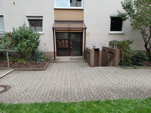 Hauseingang.jpg - 4 Zimmer Etagenwohnung zur Miete in Nürnberg