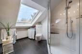 Lichtdurchflutetes Badezimmer - 