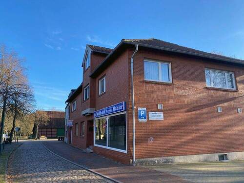 Außenansicht, Straßenseite - 8 Zimmer Mehrfamilienhaus, Wohnhaus in Soltau