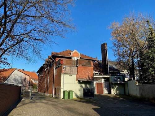 Außenansicht, Blick vom Grundstück - 