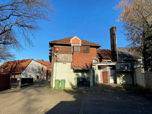 Außenansicht, Blick vom Grundstück - 