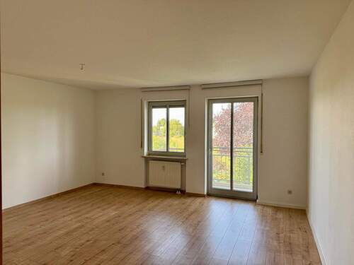 Wohnzimmer - Etagenwohnung mit 76,00 m&sup2; in Schkeuditz zum Kaufen