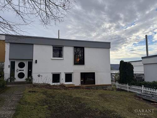 Hausansicht - Naturnah und schön - Reihenendhaus mit Panoramablick