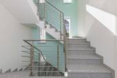 top gepflegtes Treppenhaus - 