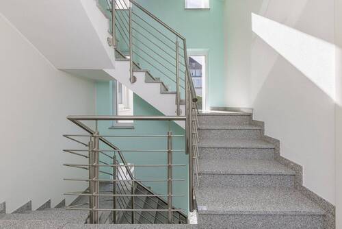 top gepflegtes Treppenhaus - 
