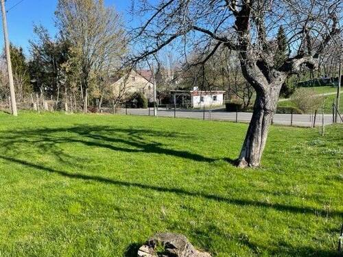 Grundstück mit Blick zur Straße - 