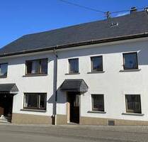 Im Ortskern gelegenes Wohnhaus mit Anbau und Garage - Malborn