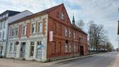 ..vorn und Seite - 1 Zimmer Mehrfamilienhaus, Wohnhaus zum Kaufen in Loitz