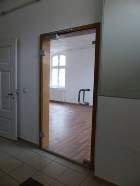 Ku-Eingang Gewerbeeinheit - 1 Zimmer Mehrfamilienhaus, Wohnhaus in Loitz