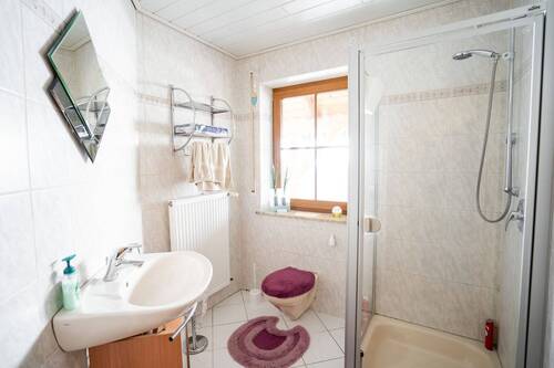 WC im Erdgeschoss - 6 Zimmer Einfamilienhaus in Ermershausen