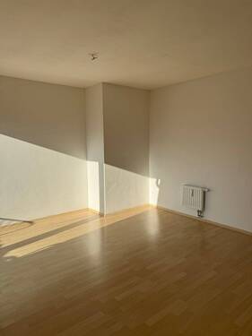 Wohnzimmer - Etagenwohnung mit 57,00 m² in Schwabach zum Kaufen