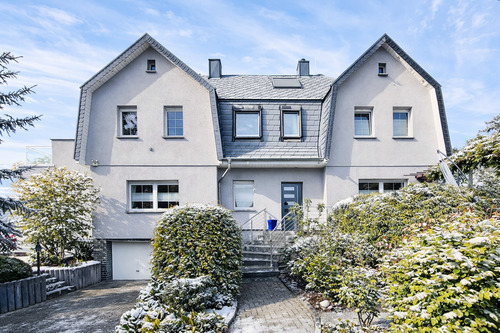 Bild 1 - Wohnen, Entspannen, Genießen - großzügiges Wohnhaus mit beheizbarem Pool, Sauna, Wintergarten und 3 Terrassen