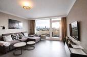 Wohnzimmer Skylineblick - 2 Zimmer Etagenwohnung zum Kaufen in Frankfurt am Main