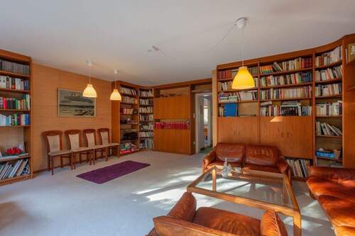 Wohnzimmer aus anderer Sicht - Reihenendhaus mit 116,70 m&sup2; in München zum Kaufen