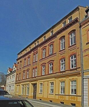 Blick aufs Haus - 4 Zimmer Etagenwohnung zum Kaufen in Bad Muskau