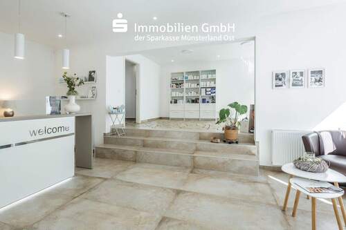 Eingangsbereich Kosmetikstudio - 4 Zimmer Mehrfamilienhaus, Wohnhaus zum Kaufen in Beckum