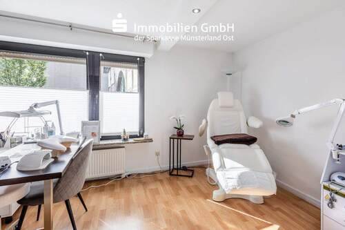 Kosmetikzimmer - Mehrfamilienhaus, Wohnhaus mit 124,00 m&sup2; in Beckum zum Kaufen