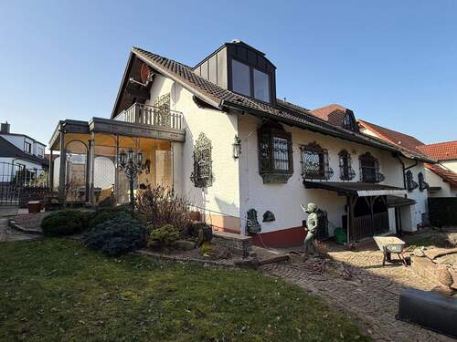 Seitliche Ansicht vom Garten - 