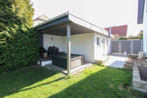 Nebengelass mit Whirlpool - 