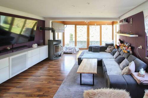 Wohnbereich mit Kamin - 5 Zimmer Einfamilienhaus zum Kaufen in Radeburg