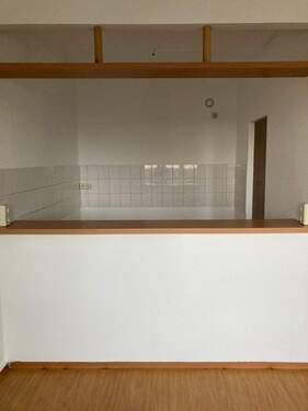 Küche mit Tresen - Wohnung sucht Familie! - 372,00 EUR Kaltmiete, ca.  64,10 m² Wohnfläche