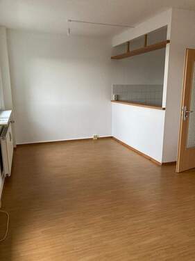 Wohnzimmer_2 - 4 Zimmer Etagenwohnung zur Miete in Dessau-Roßlau