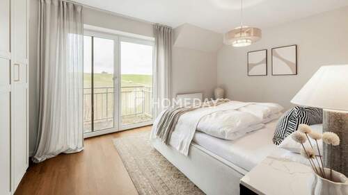 1. OG Schlafzimmer 1 - 