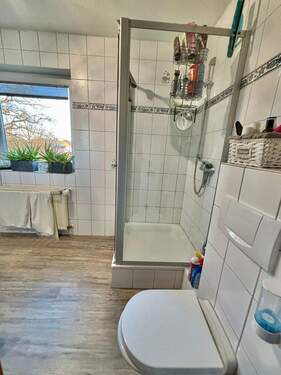 Tageslichtbad mit Dusche - 