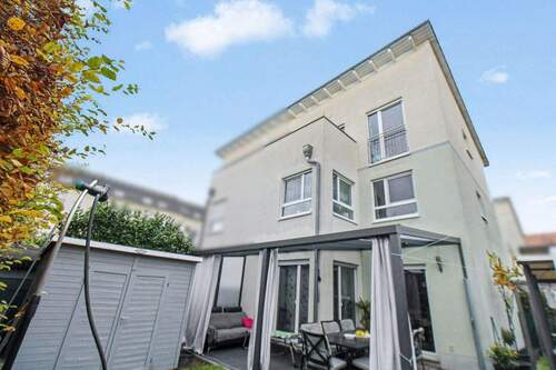 Garten - 5 Zimmer Einfamilienhaus zum Kaufen in Rüsselsheim am Main