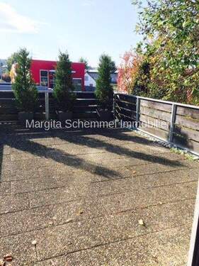 Dachterrasse - Helle Wohnung mit Dachterrasse - 670,00&nbsp;EUR Kaltmiete, ca.&nbsp; 80,00&nbsp;m&sup2;&nbsp;Wohnfl&auml;che