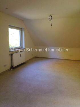 Wohnzimmer - 3 Zimmer Etagenwohnung zur Miete in Schwanstetten