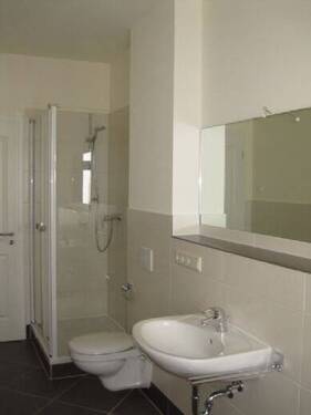 Badezimmer (2) - Etagenwohnung mit 86,90 m&sup2; in Dresden zum Kaufen