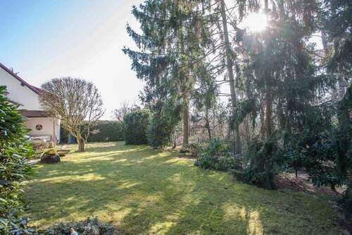 Großzügiger Garten - 8 Zimmer Einfamilienhaus zum Kaufen in Möhrendorf