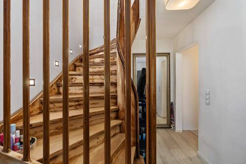 Flur - 7 Zimmer Reihenmittelhaus zum Kaufen in Bremen
